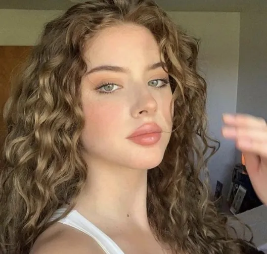 Rosie Hale - Beauty Editor